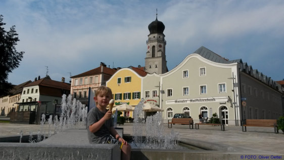 Stadtplatz im Sommer